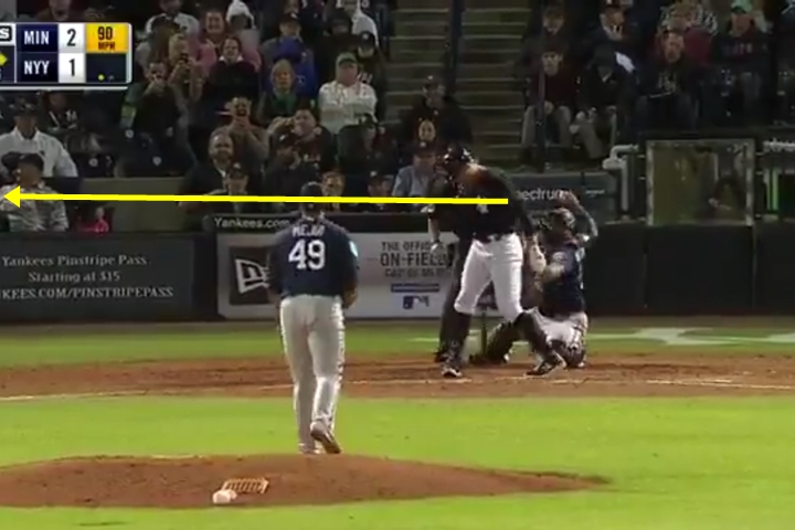 これぞMLB捕手の神ワザ！「ノールック牽制死」の妙技を見よ