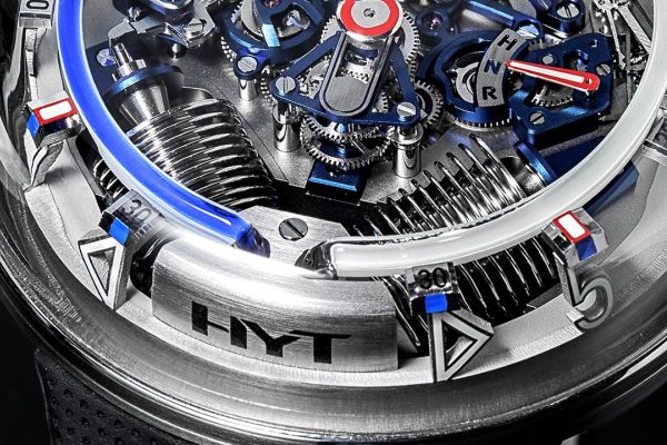 時が経つことが待ち遠しくなる腕時計＜HYT＞