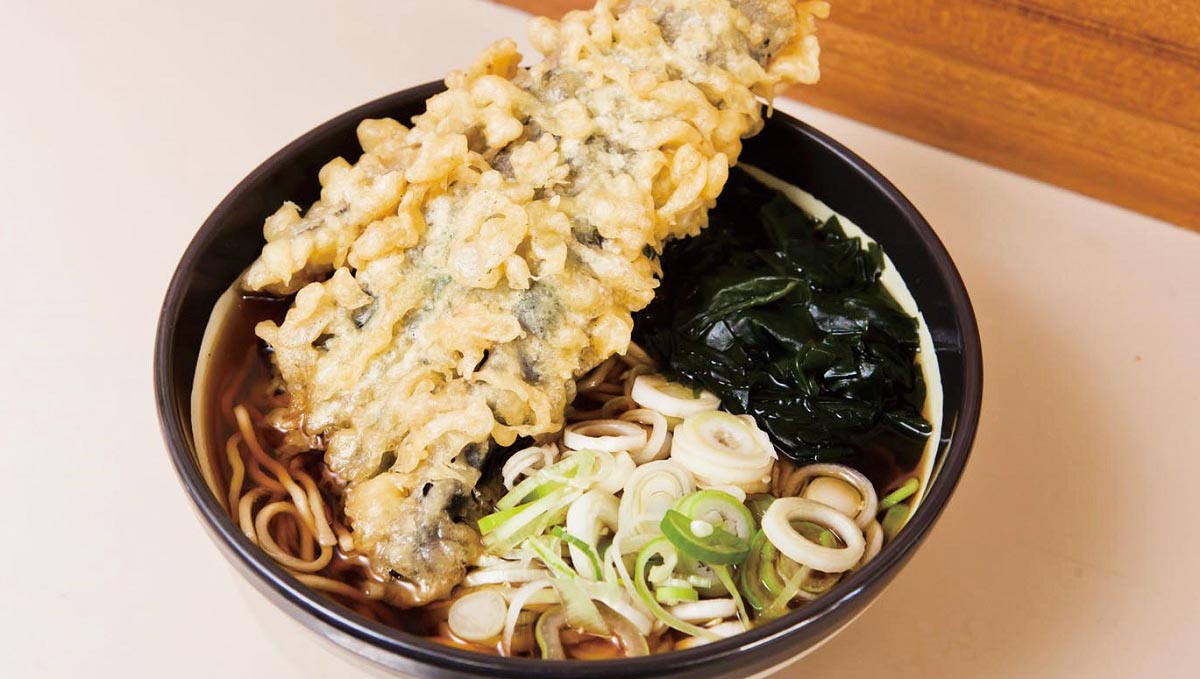 【立ち食いそば】4～6月に「巨大化する天ぷら」はぜひ食べたい! 50種類超のメニューが揃う池袋の名店