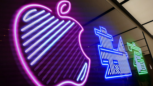 ネオン輝く世界一の繁華街・新宿にリンゴマークが! 4年ぶりの新店舗「Apple新宿」が7日オープン