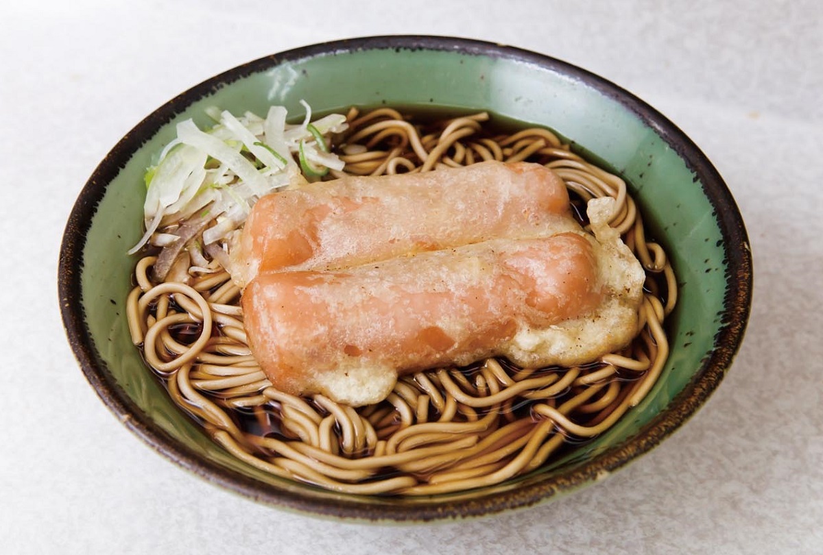 【立ち食いそば】つゆは真っ黒…でも、だしのうまみに感動! 「薬味のひと工夫」もうれしい笹塚の名店