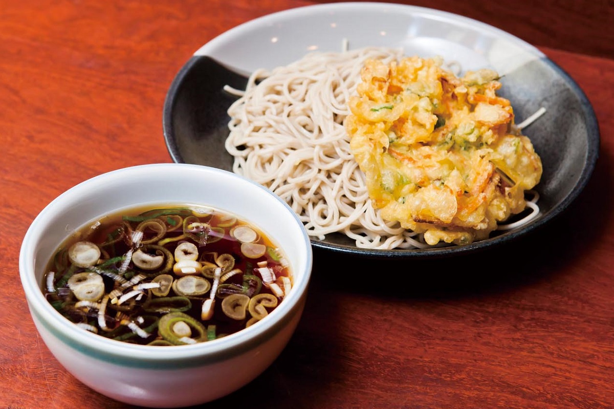 【立ち食いそば】「大正時代のつゆ」ってどんな味? つけ汁が浸みたサックサク「かき揚げ」がそばを呼ぶ横浜の名店