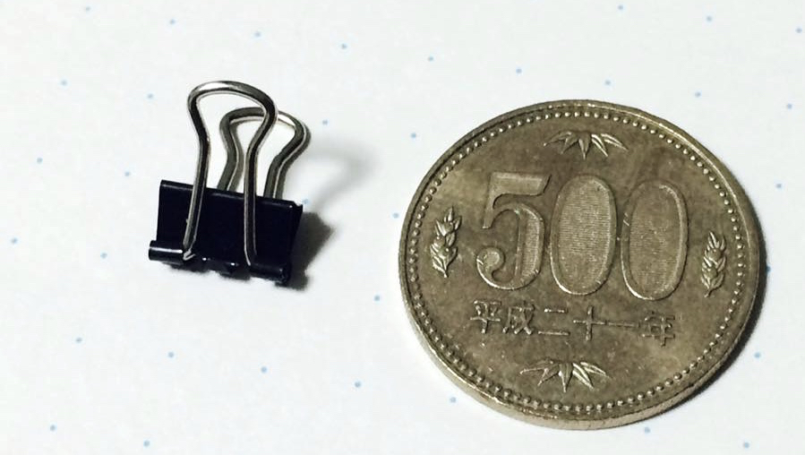 磁石との組み合わせがミソ。超ミニサイズの「ダブルクリップ」が意外に便利だった!