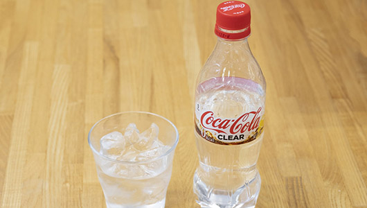 これを“コーラ”と認めていいのか? 話題の透明コーラ「コカ･コーラ クリア」を5人で飲み比べてみた
