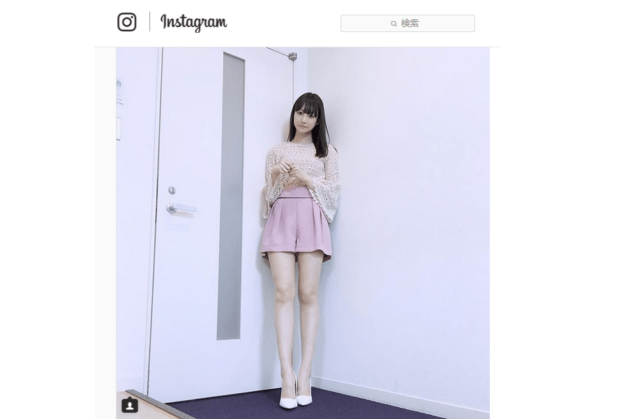 「お天気情報が頭に入ってこないんですが…」 美脚を惜しげもなく披露して視聴者を惑わせるお天気お姉さん・山崎あみ