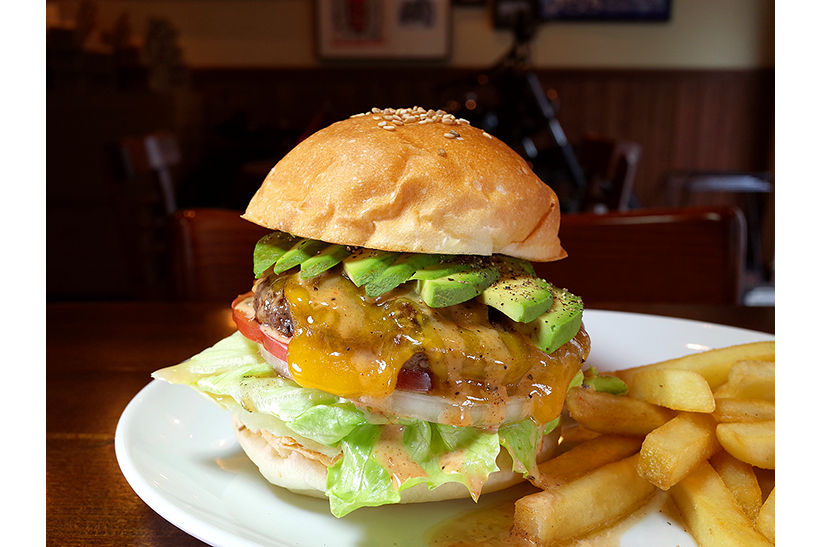 配達区域は23区全域！注文の9割がデリバリーの曙橋「FAITH」で、できたてのバーガーを堪能する