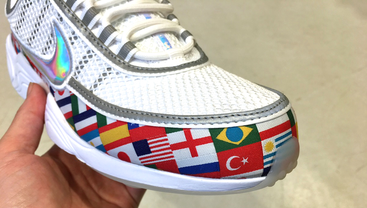 ワールドカップの熱狂を足元から!!  ナイキの名作に国旗パターンをあしらった限定モデル
