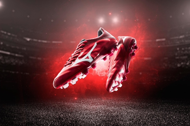 ロシアの地を彩る「最新サッカースパイク」！ MIZUNO編