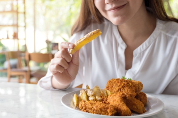 「糖質が高いのはフライドポテトとフライドチキンどっち?」糖質制限をサポートするアプリが使える