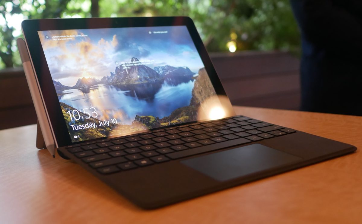 どうせPC持ち歩く毎日だしアリ! Surface Goはあんま考えず「初タブ」したい人向け？