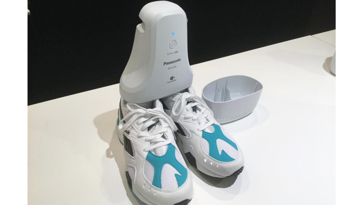 「子どもの靴クサイ」「玄関クサイ」の元を断つ! 「ナノイー X」でニオイを抑える約2万円の靴脱臭機