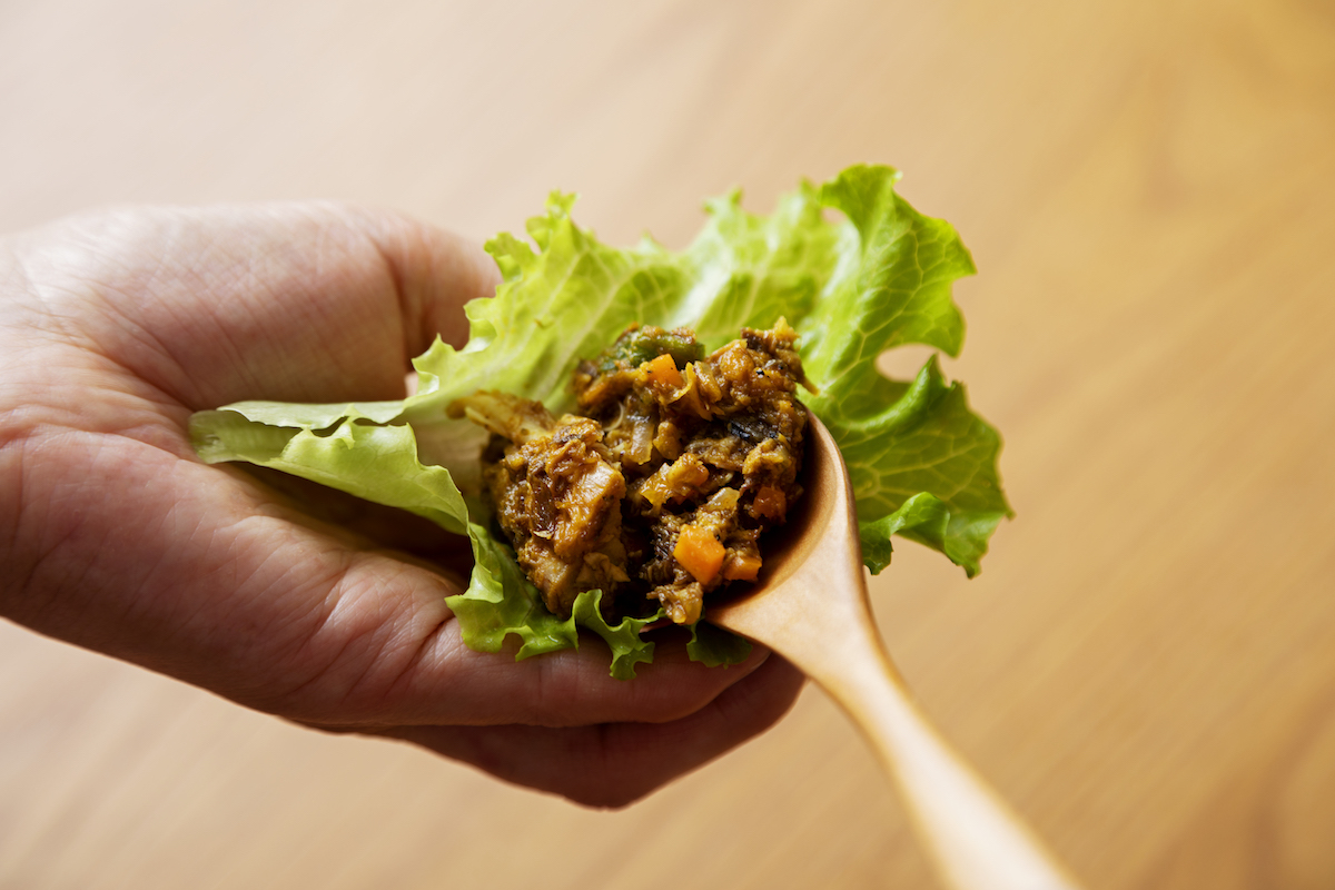 ④ご飯にかけたり、レタスの葉っぱに包んだりしてアレンジ!