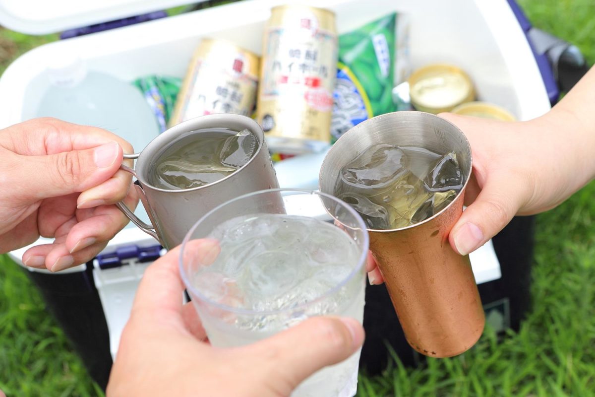 最高の「アウトドア飲み」が楽しめる「4つの達人ワザ」