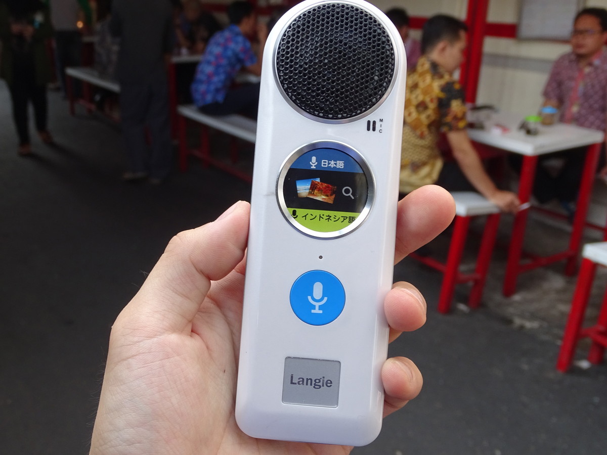 言語学習用にすすめたい! 学習機能付き翻訳機「Langie」実機レポ in インドネシア