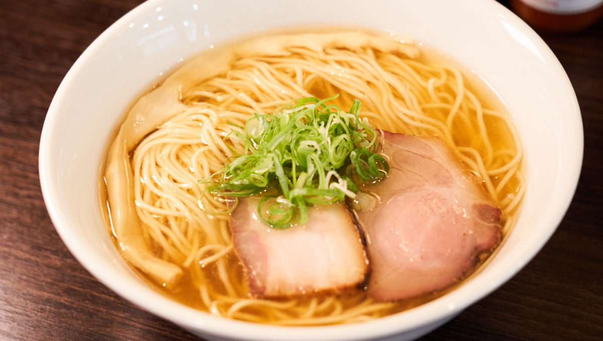 クールな顔して味はワイルド！ 東中野の熱き異端ラーメン「かしわぎ」——サニーデイ・サービス田中貴とRockなRamen