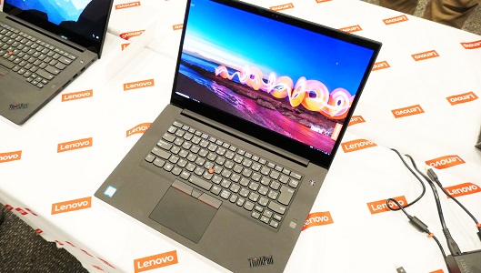 ガチ仕様の15型ノートPC「ThinkPad X1 Extream」、その重さとサイズ感は?