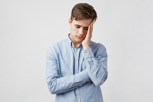 孤独は他人に「伝染」する。米・名門大学の出した睡眠実験の結論