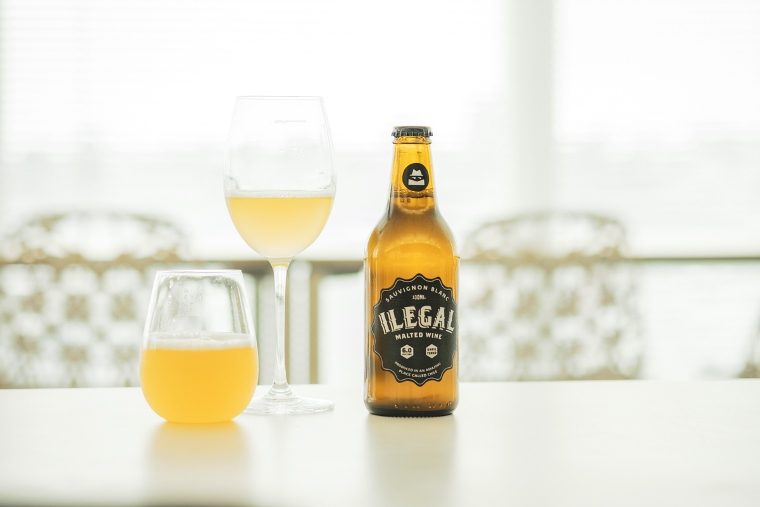 世界初のビール×ワイン飲料「イリーガル」が掟破りの美味さ！