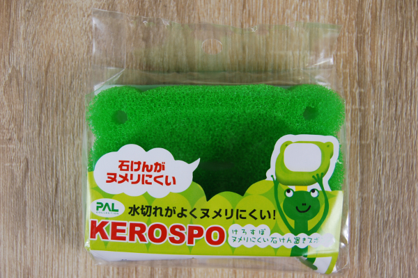 石鹸の“ヌメヌメ感”とおさらば！ 水はけ抜群のスポンジ素材を使用した100均アイテム「KEROSPO」