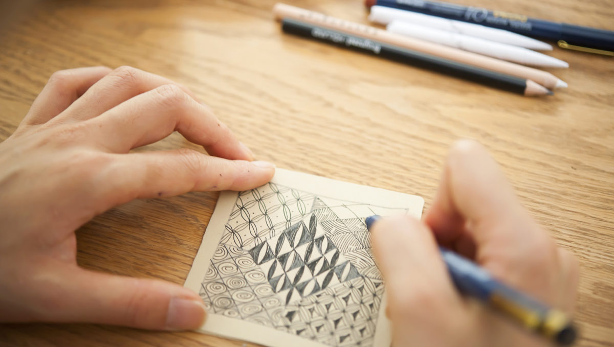 ヨガや瞑想が難しい人に、描くだけでリラックスできる方法があった！