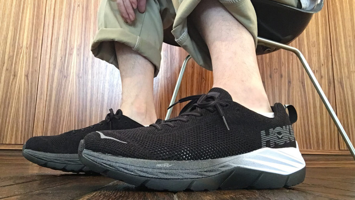 軽快かつ安全、かつおしゃれにナイトラン!! 「HOKA ONE ONE」に新カマー「FLY AT NIGHT」降臨