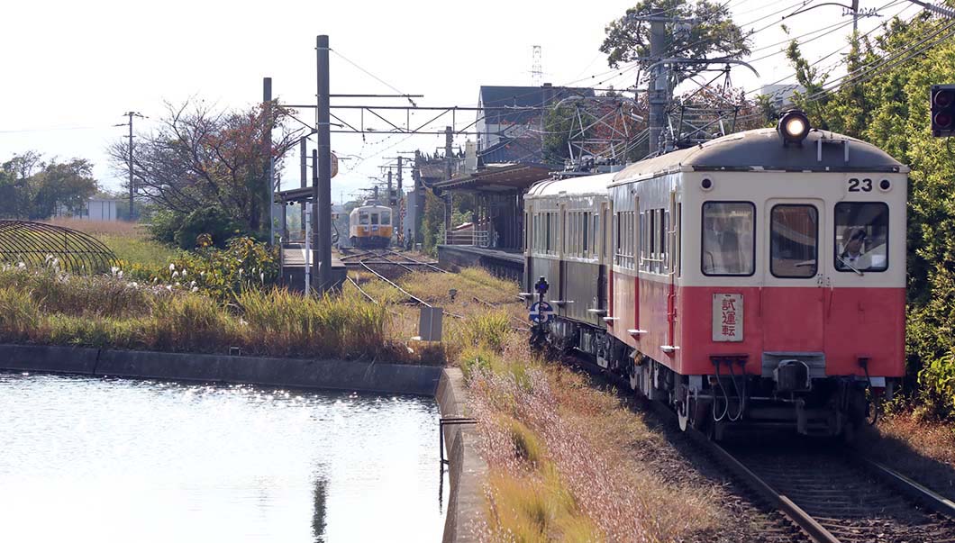 日本最古級のお宝電車が走る「琴平線」に乗車ーー 讃岐らしい風景に癒される