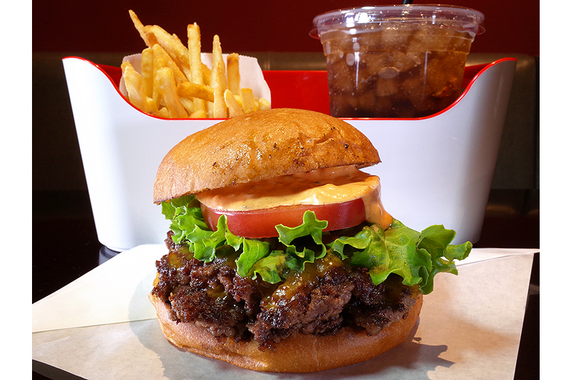 使用するのは「A5ランク黒毛和牛・処女牛のみ」—— 秋葉原「HENRY’S BURGER」のシンプルな美味さ