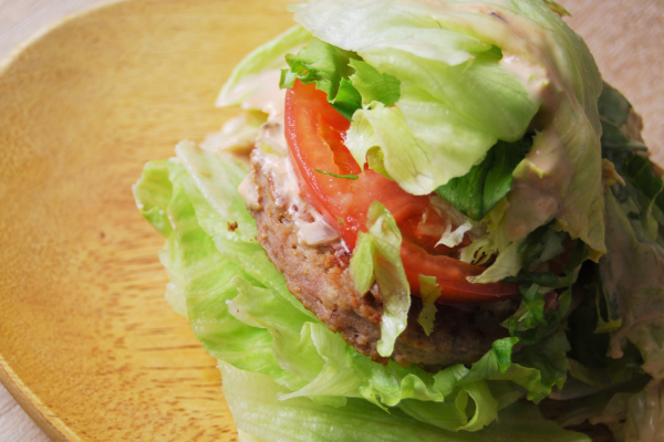 【テイクアウトめし】これは手に持って食べるサラダだ! モスバーガーのヘルシーメニュー「モスの菜摘（なつみ）モス野菜」が絶品