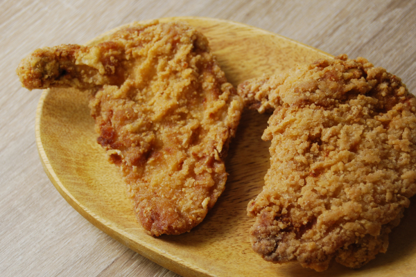 【テイクアウトめし】下味は“和風テイスト”!? カリカリ衣でザクっと美味しいモスバーガーの「モスチキン」