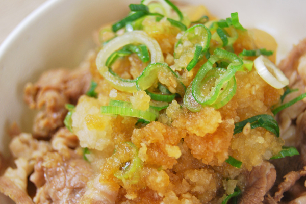 【テイクアウトめし】おろしポン酢でサッパリと！ ジューシーなお肉がたっぷり味わえる松屋「プレミアムおろしポン酢牛めし」