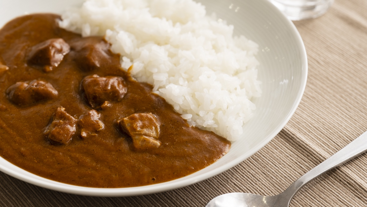 ガチ評価！ 無印・カルディ・成城石井…有名スーパーのレトルトカレー12種を食べ比べ