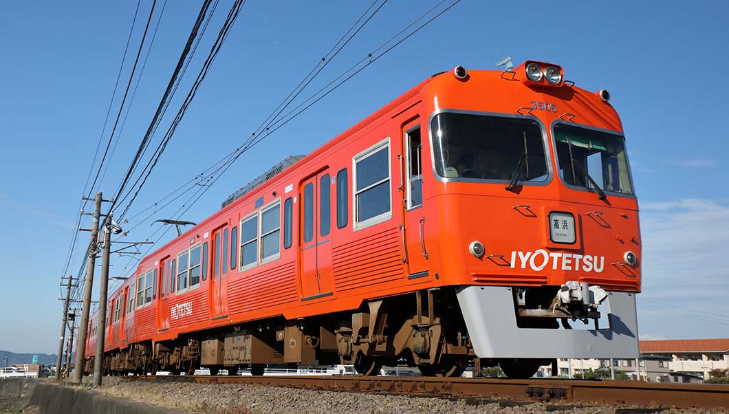 130年の歴史を持つ伊予鉄道 — オレンジ電車に乗って松山郊外のおもしろ発見を楽しんだ