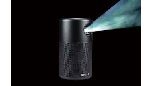 【2018年年末版】「プロジェクター」か「VR」か? 気軽な映像体験を実現する4機種をプロが辛口評価