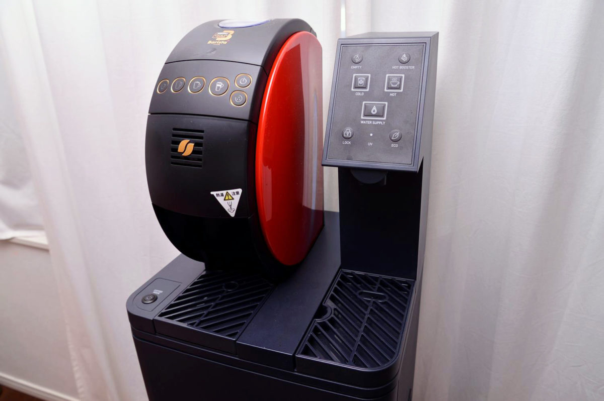 トップ同士の最強タッグが実現! 水サーバーにコーヒーマシンが合体した「AQUA WITH」のシンプルな楽しさ