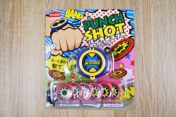 アメコミ風な時計型おもちゃ！ ブレードがビュンビュン飛び出すダイソーの「パンチショット」