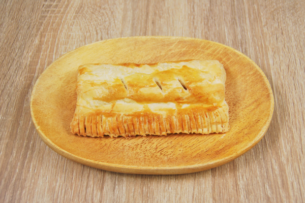 【テイクアウトめし】肉汁注意報発令!? サクサクな食感が楽しめるミスド「ホット・セイボリーパイ フランクフルト」