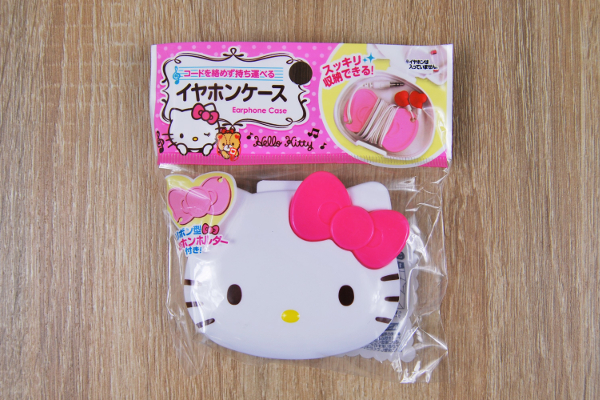 今度のキティちゃんは便利品に大変身!? キュートなデザインのダイソー「イヤホンケース」