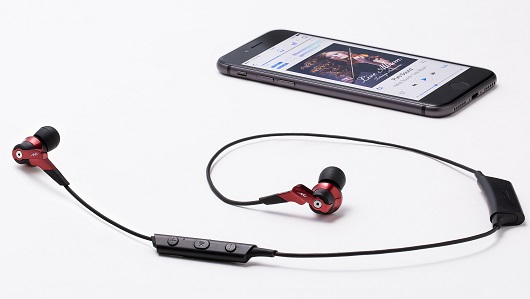 ワイヤレスでも重低音を楽しみたいならコレ! ラディウスのBluetoothイヤホン「HP-V100BTK」