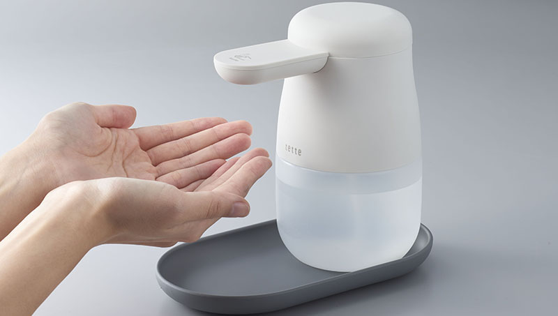 憧れの「アルコール自動噴霧」が家庭でも! 電池駆動で設置しやすい「テッテ」発売