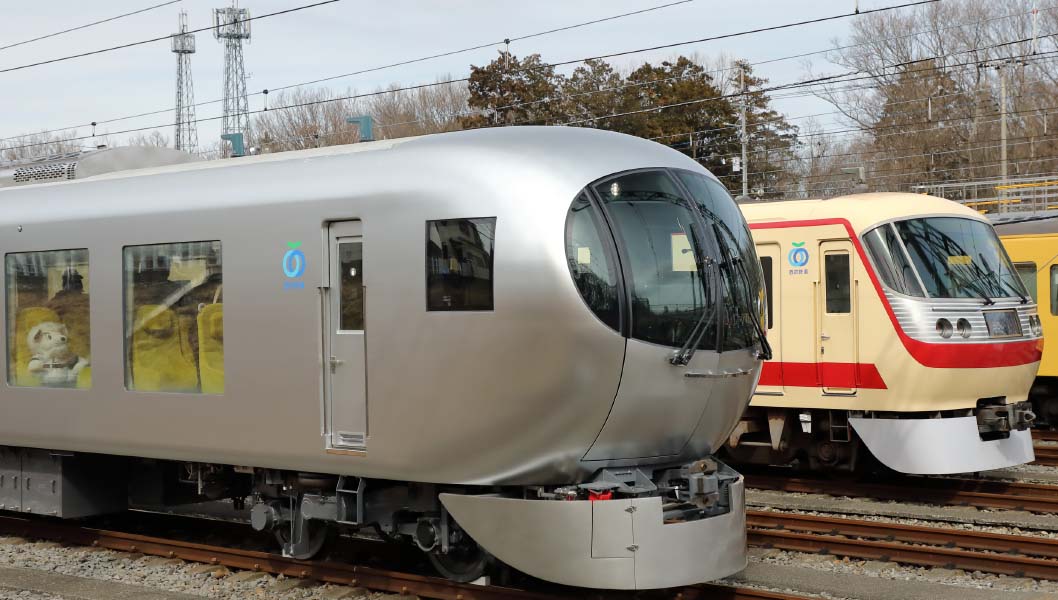 西武の新型特急 001系「ラビュー」に様々な角度から迫る