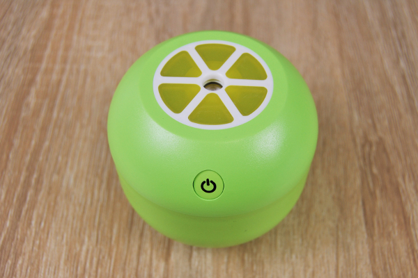 USB式のコンパクトなミニ加湿器！ 超音波式で火傷の心配もいらないダイソー「柑橘シリーズ ミニ加湿器」