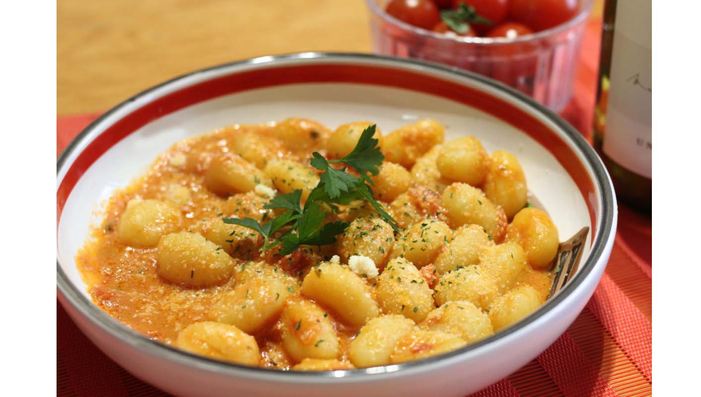 一瞬で「本格イタリアおつまみ」が完成! カルディ「お手軽ニョッキソース」食べ比べ