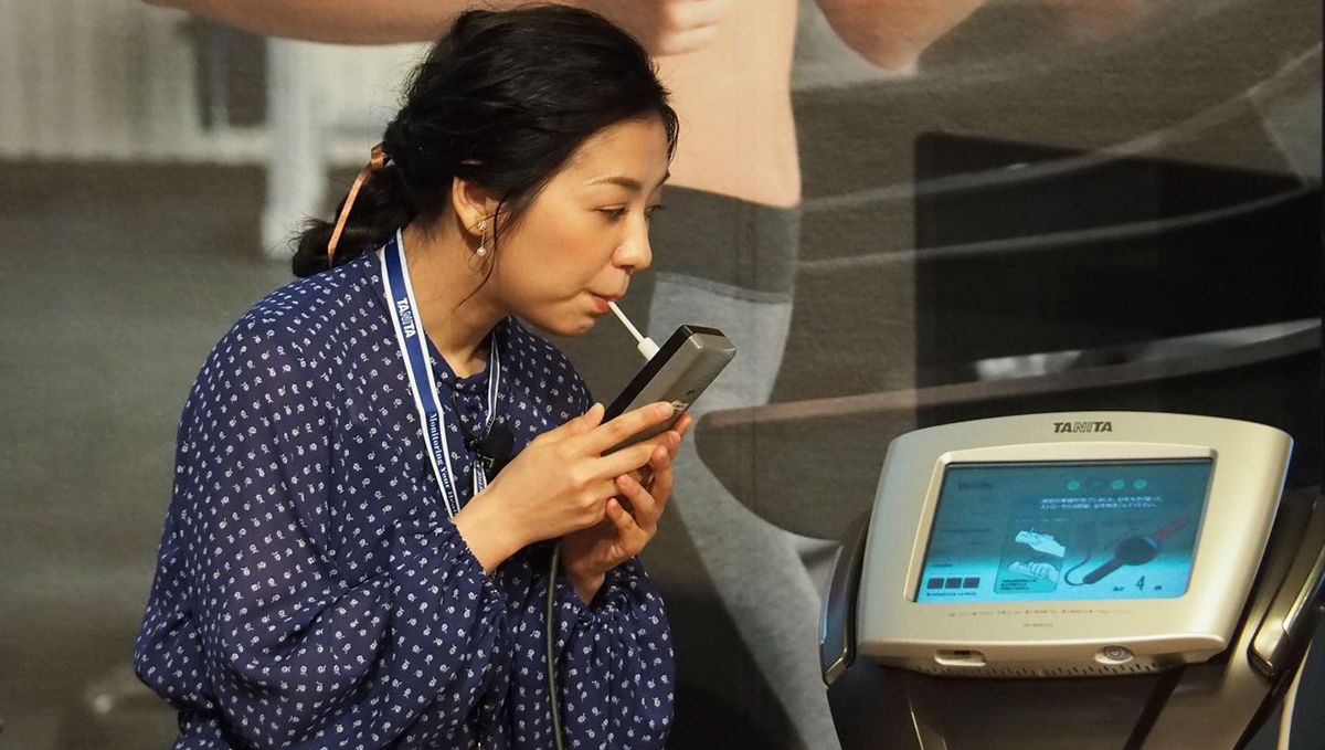 いま、脂肪は燃えてる? 息だけでわかる機器も! タニタの3アイテム、画期的すぎて一刻も早く使いたい