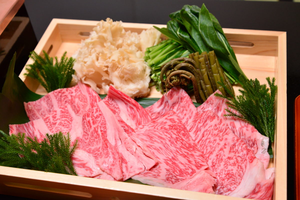 名門「とうふ屋うかい」が独自の牛鍋を考案！ 記念日に行くにはぴったりの内容