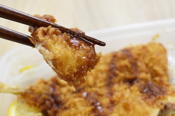 【テイクアウトめし】フワフワの身が甘くてジューシー！ ボリュームたっぷりな松のやの「アジフライ定食」