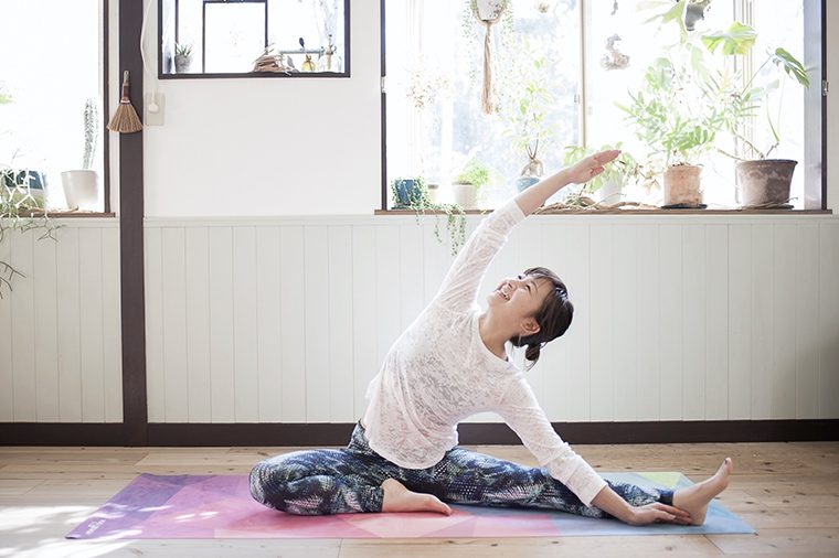 顔と体のむくみを解消！無理しないから続けられる「ながらストレッチ」