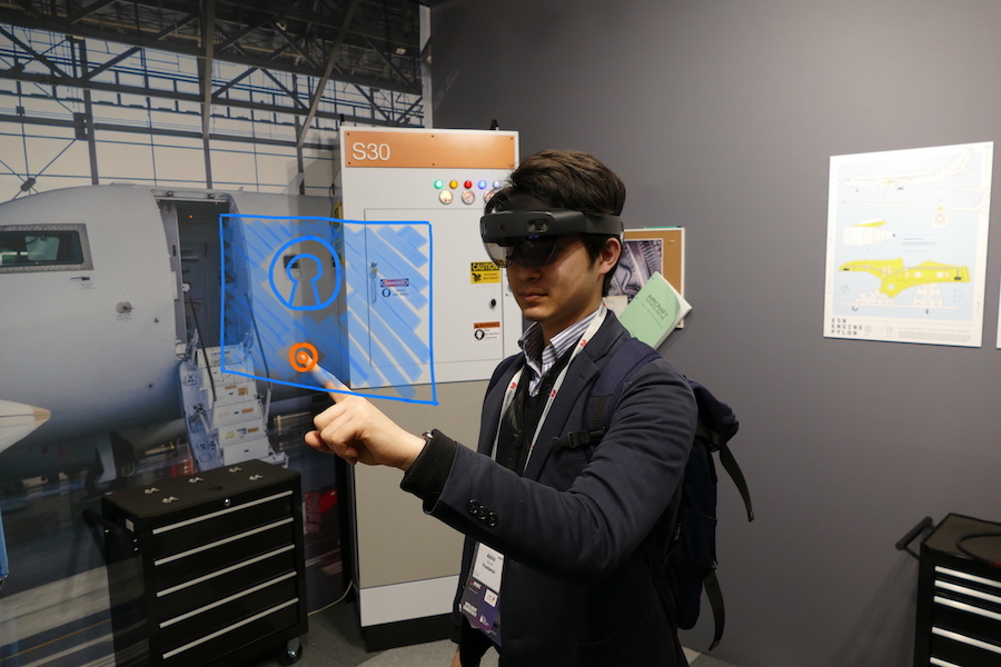 MWC19でみた「リアリティ」のこれから——仮想現実に素手で触れるMR「HoloLens 2」や、ケーブル&PCレスで遊ぶVR「VIVE FOCUS PLUS」まで