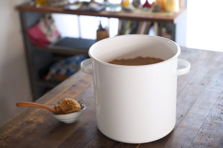 週末は味噌でも作りませんか? 実は恐ろしく簡単だった「自家製味噌」の作り方