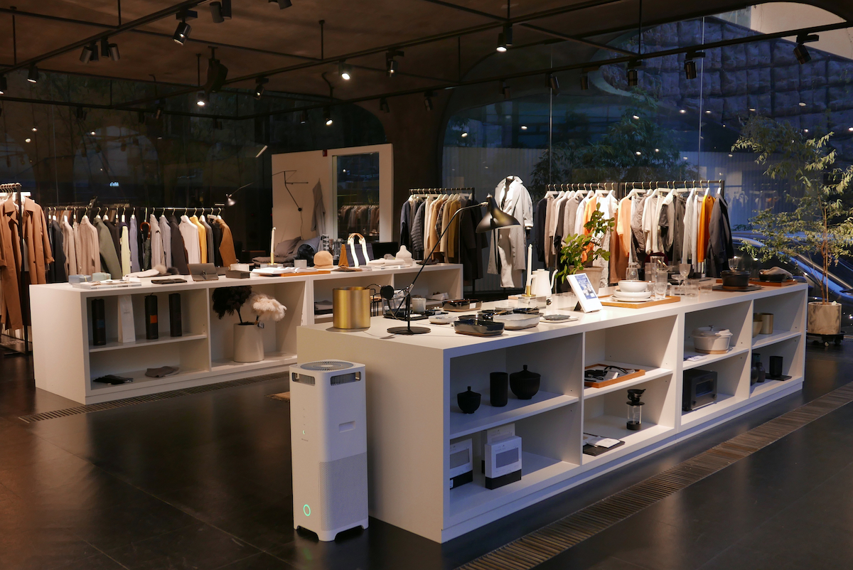 ↑日本の代官山のようなファッションタウンにあるインテリアショップ「the CASHMERE」でも商品を展示。ITベンチャー成功者や芸能人が多数居住するアップタウンで、バルミューダのイメージアップに一役買っている