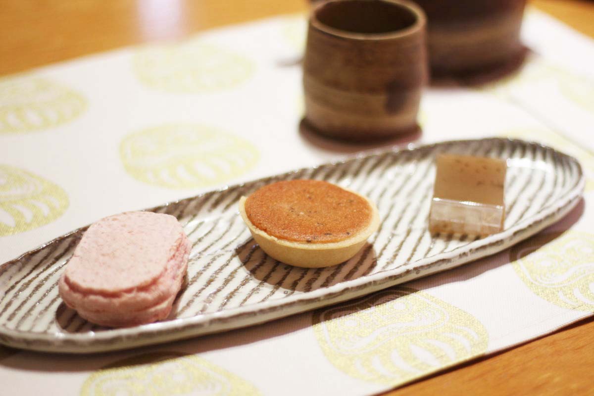 味も見た目も、すこぶる気が利いてる! カルディ「春スイーツ3選」食べ比べ